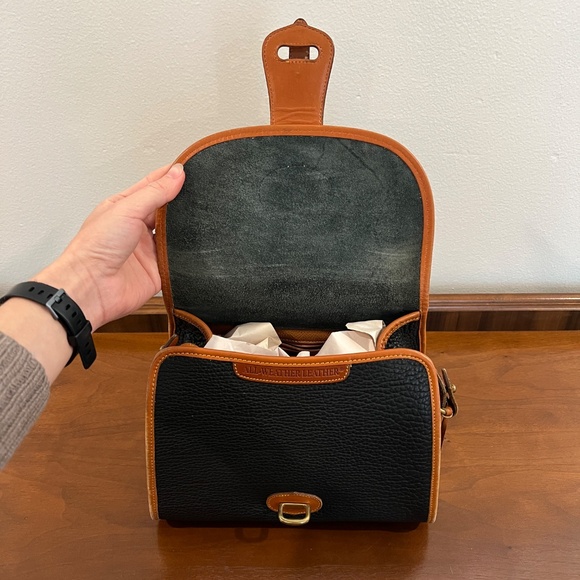 VTG 1990s Dooney & Bourke All Weather Leather Medium Essex Bag Black/Tan Trim - Picture 9 of 16